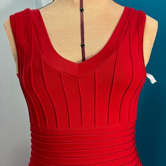 Colorful unitalla mini dress
Red dress is uniform but it’s small. - Picture 2 of 6